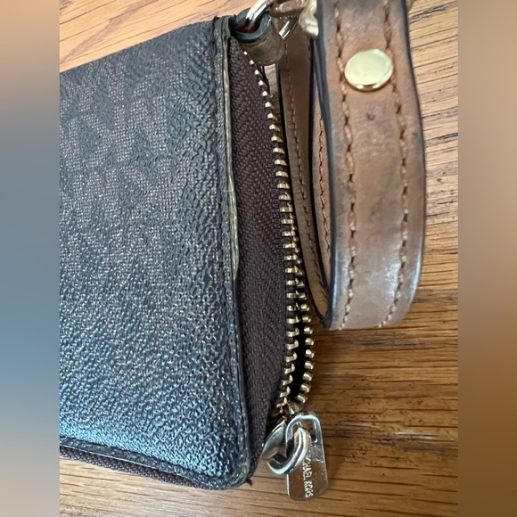 Jet Set Signature Logo Smartphone Wristlet Brown - Picture 4 of 7